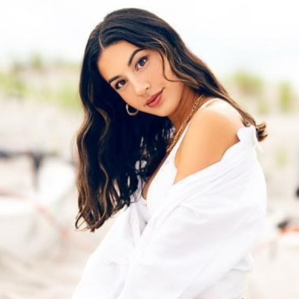 Meet your Posher, Taina